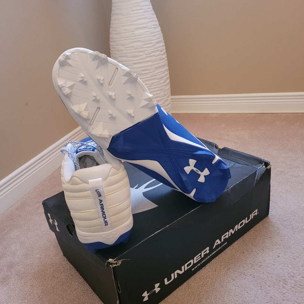 Man's Baseball Shoe - Picture 6 of 11